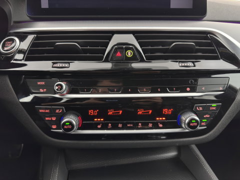BMW 5 Serie 530e Business Edition Plus M-Sportpack (Plug-in) (INCL.BTW) *LEATHER | FULL-LED | MEMORY-PACK | DIGI-COCKPIT | HIFI-SOUND | CAMERA | NAVI-FULLMAP | PRIVACY-GLASS | SHIFT-PADDLES | ECC | PDC | CRUISE | 18''ALU*