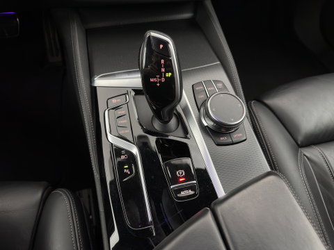 BMW 5 Serie 530e Business Edition Plus M-Sportpack (Plug-in) (INCL.BTW) *LEATHER | FULL-LED | MEMORY-PACK | DIGI-COCKPIT | HIFI-SOUND | CAMERA | NAVI-FULLMAP | PRIVACY-GLASS | SHIFT-PADDLES | ECC | PDC | CRUISE | 18''ALU*