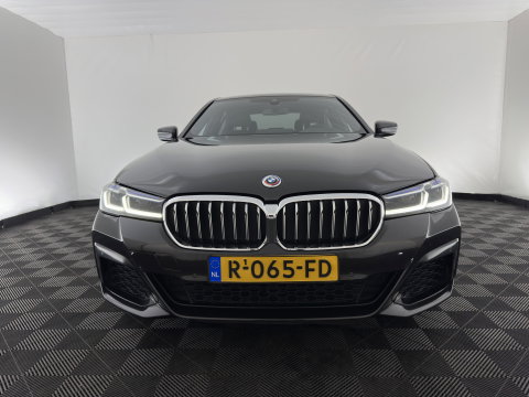 BMW 5 Serie 530e Business Edition Plus M-Sportpack (Plug-in) (INCL.BTW) *LEATHER | FULL-LED | MEMORY-PACK | DIGI-COCKPIT | HIFI-SOUND | CAMERA | NAVI-FULLMAP | PRIVACY-GLASS | SHIFT-PADDLES | ECC | PDC | CRUISE | 18''ALU*