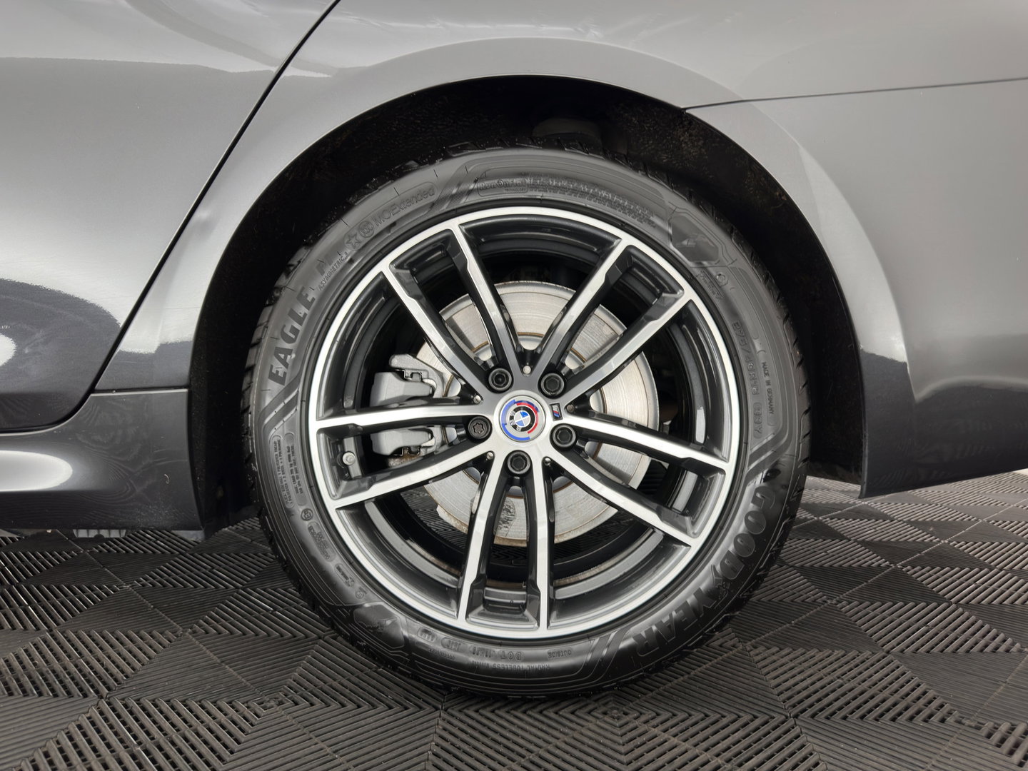 BMW 5 Serie 530e Business Edition Plus M-Sportpack (Plug-in) (INCL.BTW) *LEATHER | FULL-LED | MEMORY-PACK | DIGI-COCKPIT | HIFI-SOUND | CAMERA | NAVI-FULLMAP | PRIVACY-GLASS | SHIFT-PADDLES | ECC | PDC | CRUISE | 18''ALU*