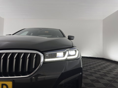 BMW 5 Serie 530e Business Edition Plus M-Sportpack (Plug-in) (INCL.BTW) *LEATHER | FULL-LED | MEMORY-PACK | DIGI-COCKPIT | HIFI-SOUND | CAMERA | NAVI-FULLMAP | PRIVACY-GLASS | SHIFT-PADDLES | ECC | PDC | CRUISE | 18''ALU*
