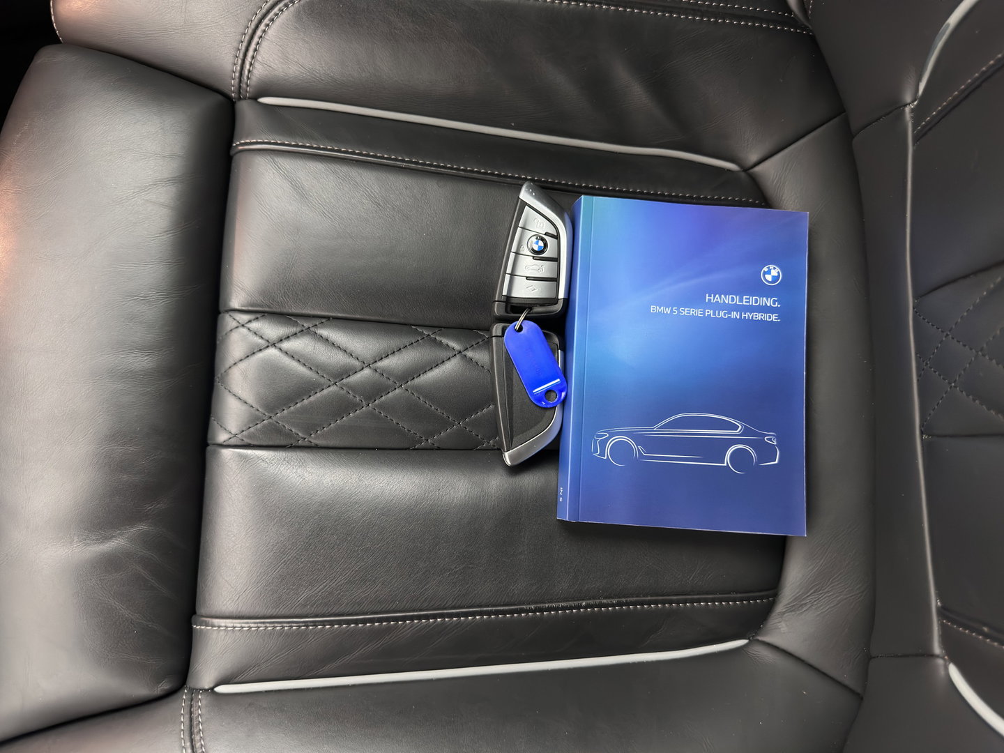 BMW 5 Serie 530e Business Edition Plus M-Sportpack (Plug-in) (INCL.BTW) *LEATHER | FULL-LED | MEMORY-PACK | DIGI-COCKPIT | HIFI-SOUND | CAMERA | NAVI-FULLMAP | PRIVACY-GLASS | SHIFT-PADDLES | ECC | PDC | CRUISE | 18''ALU*