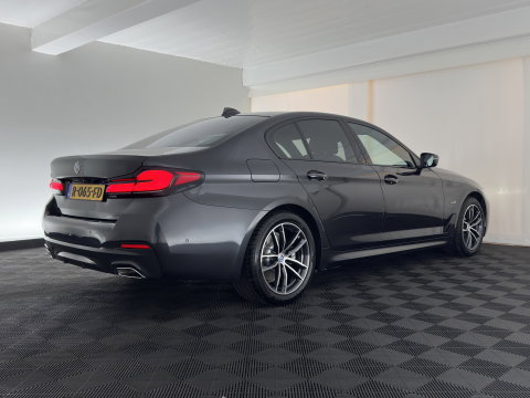 BMW 5 Serie 530e Business Edition Plus M-Sportpack (Plug-in) (INCL.BTW) *LEATHER | FULL-LED | MEMORY-PACK | DIGI-COCKPIT | HIFI-SOUND | CAMERA | NAVI-FULLMAP | PRIVACY-GLASS | SHIFT-PADDLES | ECC | PDC | CRUISE | 18''ALU*