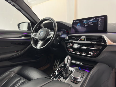BMW 5 Serie 530e Business Edition Plus M-Sportpack (Plug-in) (INCL.BTW) *LEATHER | FULL-LED | MEMORY-PACK | DIGI-COCKPIT | HIFI-SOUND | CAMERA | NAVI-FULLMAP | PRIVACY-GLASS | SHIFT-PADDLES | ECC | PDC | CRUISE | 18''ALU*