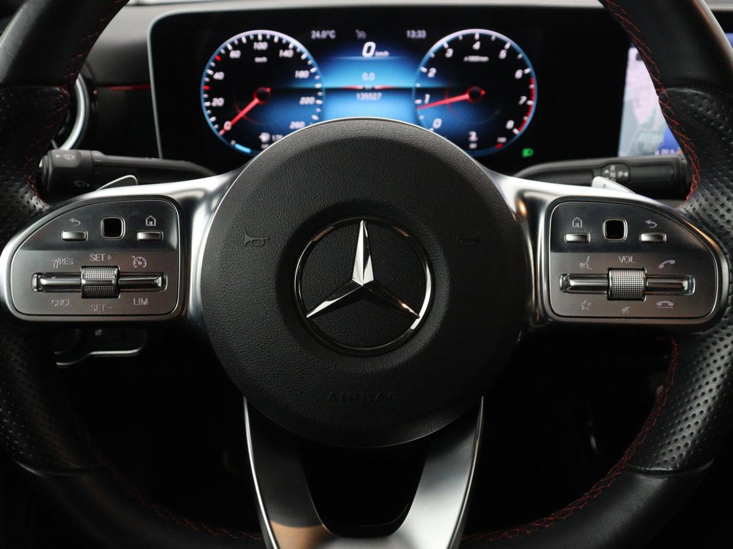 Mercedes-Benz A-Klasse 180 Business Solution AMG | Leder/alcantara | Stoelverwarming | Cruise control | Widescreen | Carplay | Climate control | Camera | Park assist |
