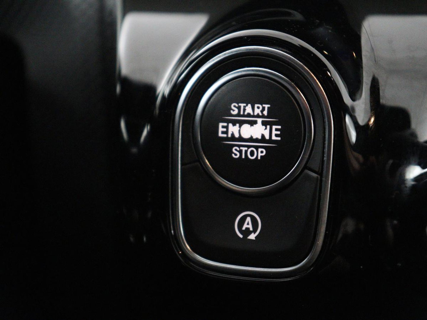 Mercedes-Benz A-Klasse 180 Business Solution AMG | Leder/alcantara | Stoelverwarming | Cruise control | Widescreen | Carplay | Climate control | Camera | Park assist |
