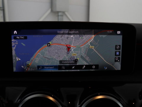 Mercedes-Benz A-Klasse 180 Business Solution AMG | Leder/alcantara | Stoelverwarming | Cruise control | Widescreen | Carplay | Climate control | Camera | Park assist |