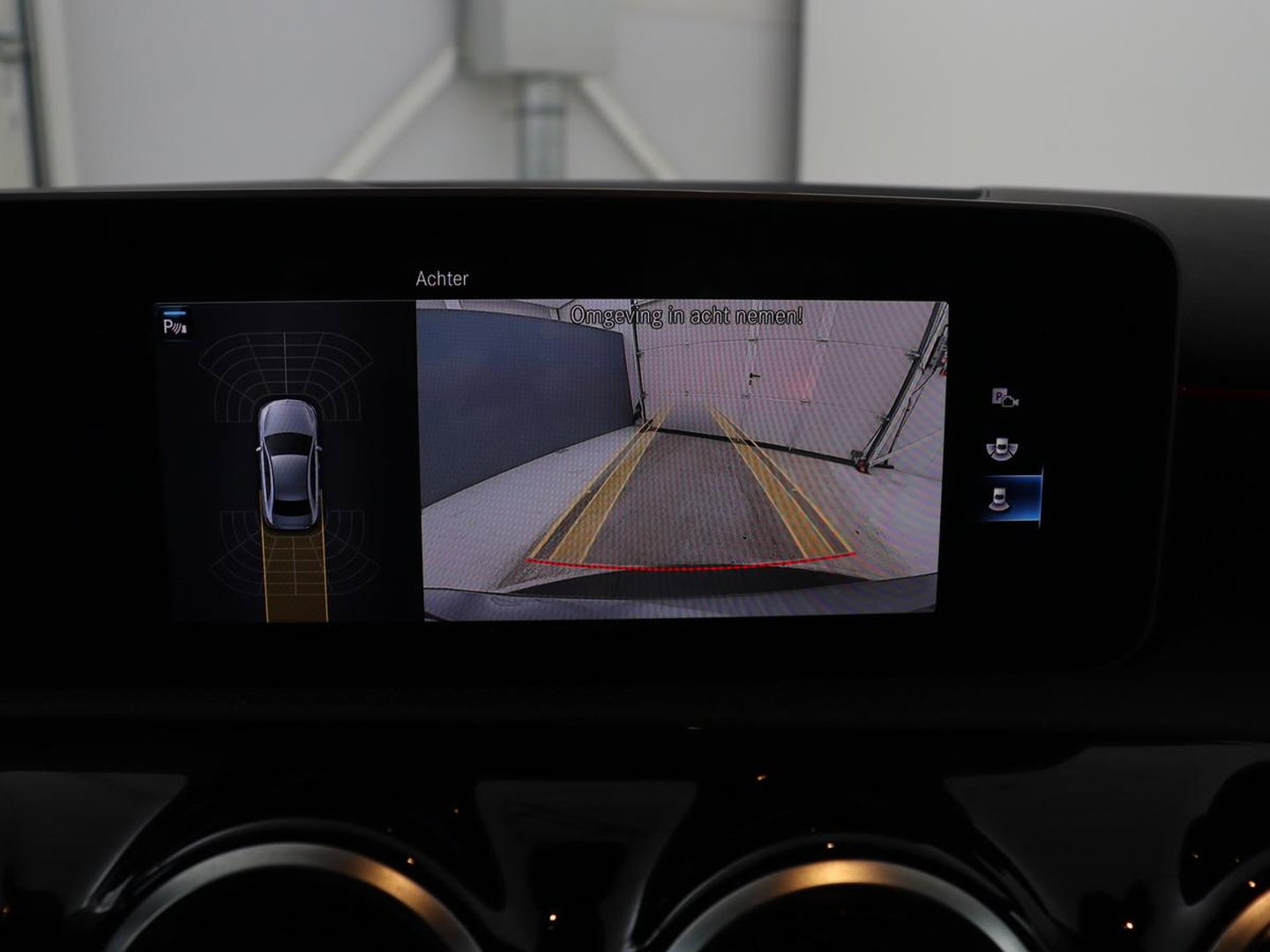 Mercedes-Benz A-Klasse 180 Business Solution AMG | Leder/alcantara | Stoelverwarming | Cruise control | Widescreen | Carplay | Climate control | Camera | Park assist |