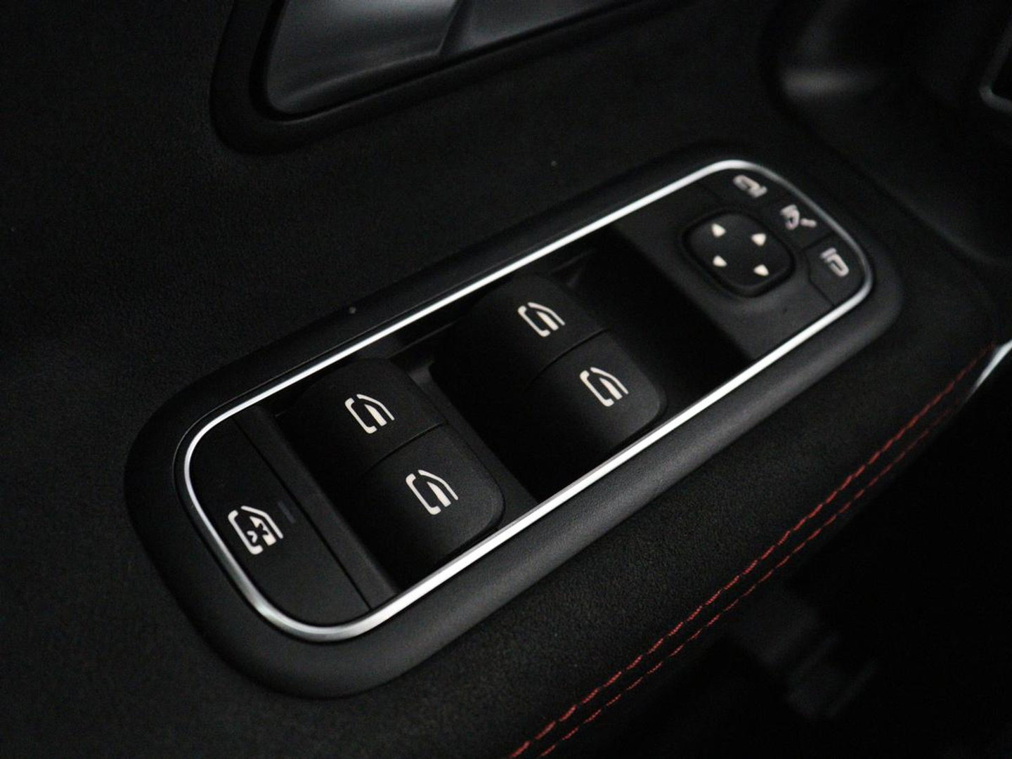 Mercedes-Benz A-Klasse 180 Business Solution AMG | Leder/alcantara | Stoelverwarming | Cruise control | Widescreen | Carplay | Climate control | Camera | Park assist |