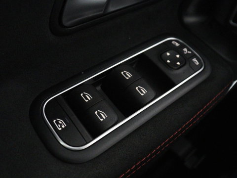 Mercedes-Benz A-Klasse 180 Business Solution AMG | Leder/alcantara | Stoelverwarming | Cruise control | Widescreen | Carplay | Climate control | Camera | Park assist |