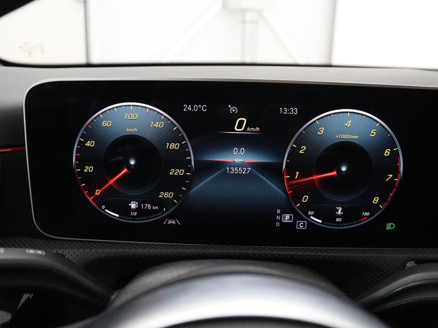 Mercedes-Benz A-Klasse 180 Business Solution AMG | Leder/alcantara | Stoelverwarming | Cruise control | Widescreen | Carplay | Climate control | Camera | Park assist |
