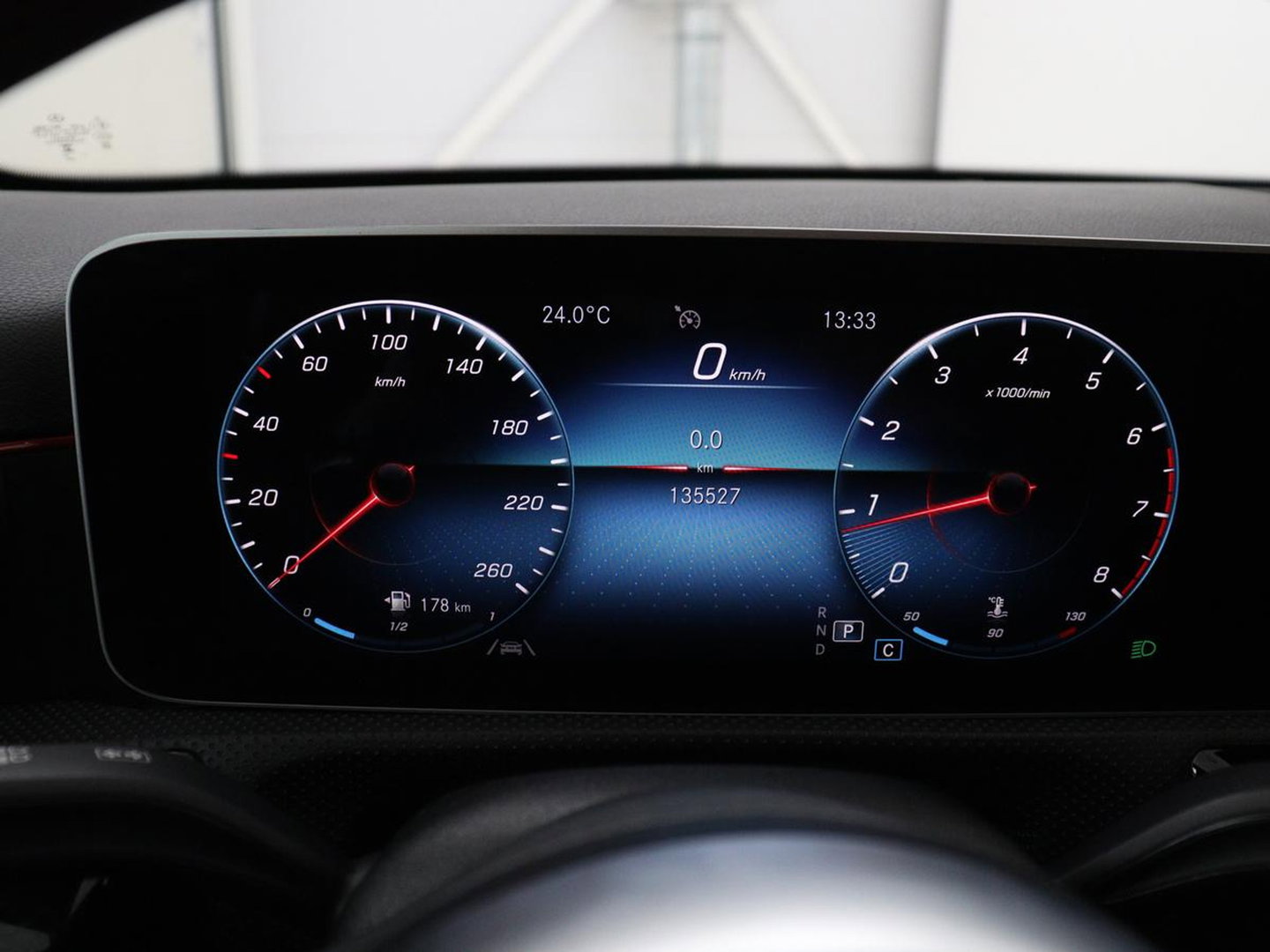 Mercedes-Benz A-Klasse 180 Business Solution AMG | Leder/alcantara | Stoelverwarming | Cruise control | Widescreen | Carplay | Climate control | Camera | Park assist |