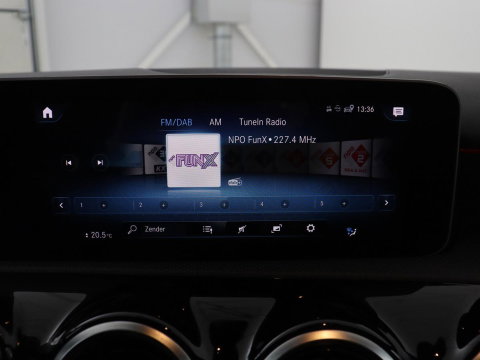 Mercedes-Benz A-Klasse 180 Business Solution AMG | Leder/alcantara | Stoelverwarming | Cruise control | Widescreen | Carplay | Climate control | Camera | Park assist |