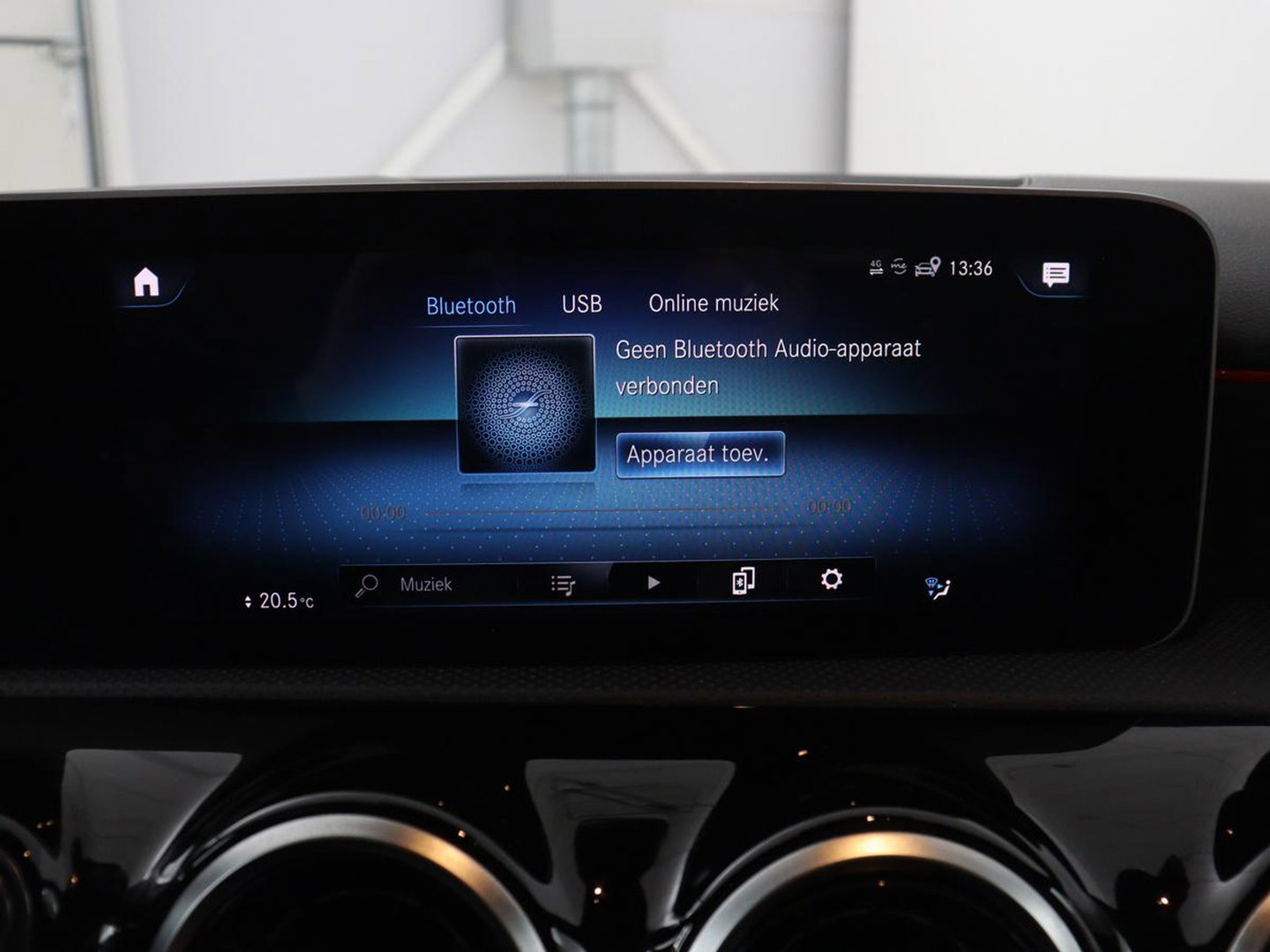 Mercedes-Benz A-Klasse 180 Business Solution AMG | Leder/alcantara | Stoelverwarming | Cruise control | Widescreen | Carplay | Climate control | Camera | Park assist |