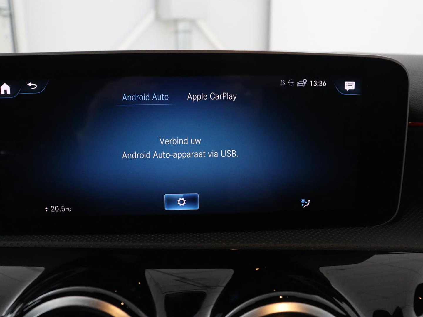 Mercedes-Benz A-Klasse 180 Business Solution AMG | Leder/alcantara | Stoelverwarming | Cruise control | Widescreen | Carplay | Climate control | Camera | Park assist |