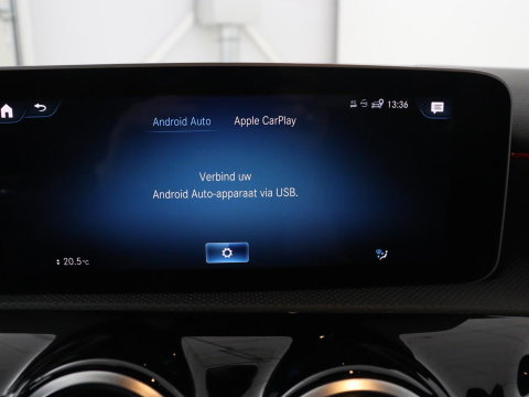 Mercedes-Benz A-Klasse 180 Business Solution AMG | Leder/alcantara | Stoelverwarming | Cruise control | Widescreen | Carplay | Climate control | Camera | Park assist |