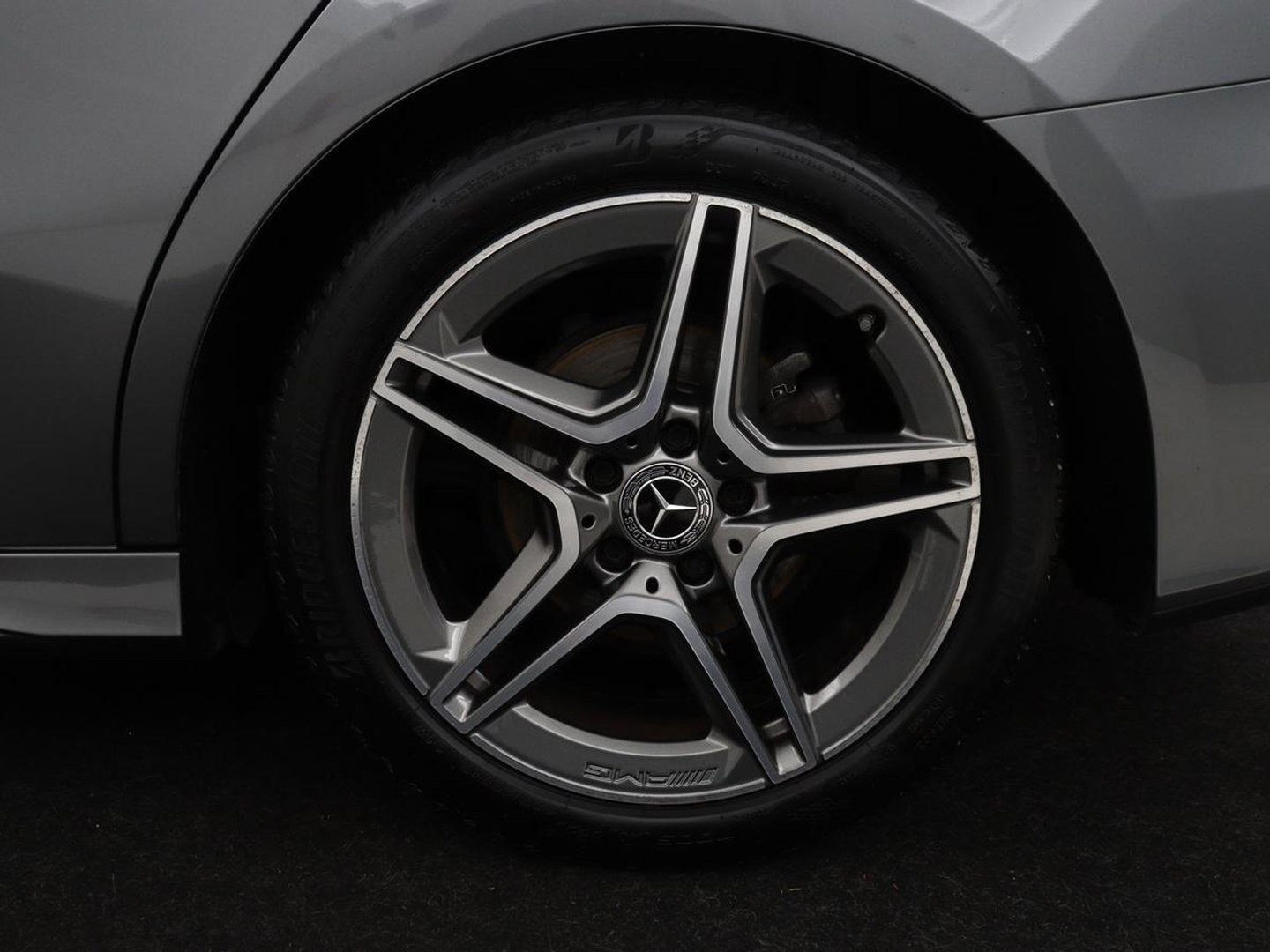 Mercedes-Benz A-Klasse 180 Business Solution AMG | Leder/alcantara | Stoelverwarming | Cruise control | Widescreen | Carplay | Climate control | Camera | Park assist |