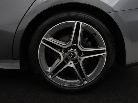 Mercedes-Benz A-Klasse 180 Business Solution AMG | Leder/alcantara | Stoelverwarming | Cruise control | Widescreen | Carplay | Climate control | Camera | Park assist |