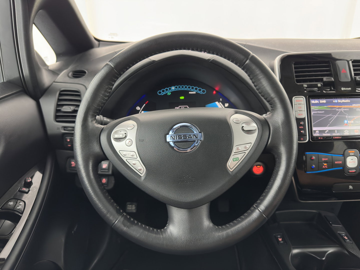 Nissan Leaf Business Edition 30 kWh Aut. *LEATHER | FULL-LED | BOSE-SURROUND | TOPVIEW | KEYLESS | NAVI-FULLMAP | ECC | HEATED-COMFORTSEATS | PRIVACYGLASS | DIGI-COCKPIT | DAB | 17"ALU*