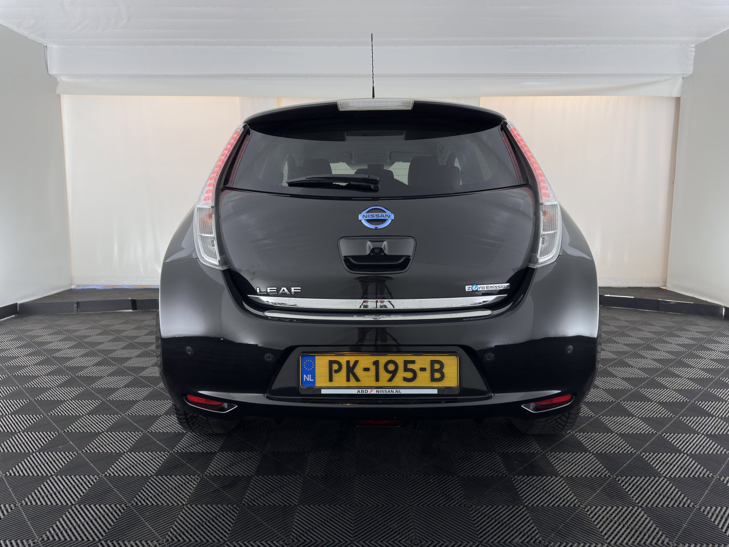 Nissan Leaf Business Edition 30 kWh Aut. *LEATHER | FULL-LED | BOSE-SURROUND | TOPVIEW | KEYLESS | NAVI-FULLMAP | ECC | HEATED-COMFORTSEATS | PRIVACYGLASS | DIGI-COCKPIT | DAB | 17"ALU*