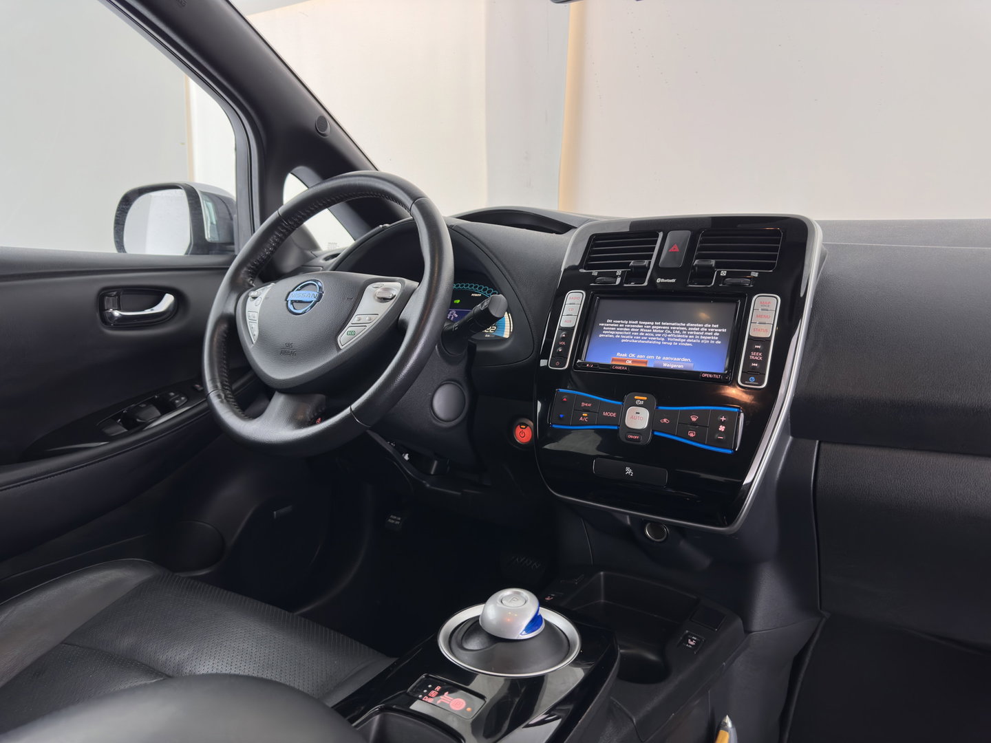 Nissan Leaf Business Edition 30 kWh Aut. *LEATHER | FULL-LED | BOSE-SURROUND | TOPVIEW | KEYLESS | NAVI-FULLMAP | ECC | HEATED-COMFORTSEATS | PRIVACYGLASS | DIGI-COCKPIT | DAB | 17"ALU*