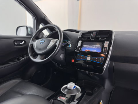 Nissan Leaf Business Edition 30 kWh Aut. *LEATHER | FULL-LED | BOSE-SURROUND | TOPVIEW | KEYLESS | NAVI-FULLMAP | ECC | HEATED-COMFORTSEATS | PRIVACYGLASS | DIGI-COCKPIT | DAB | 17"ALU*