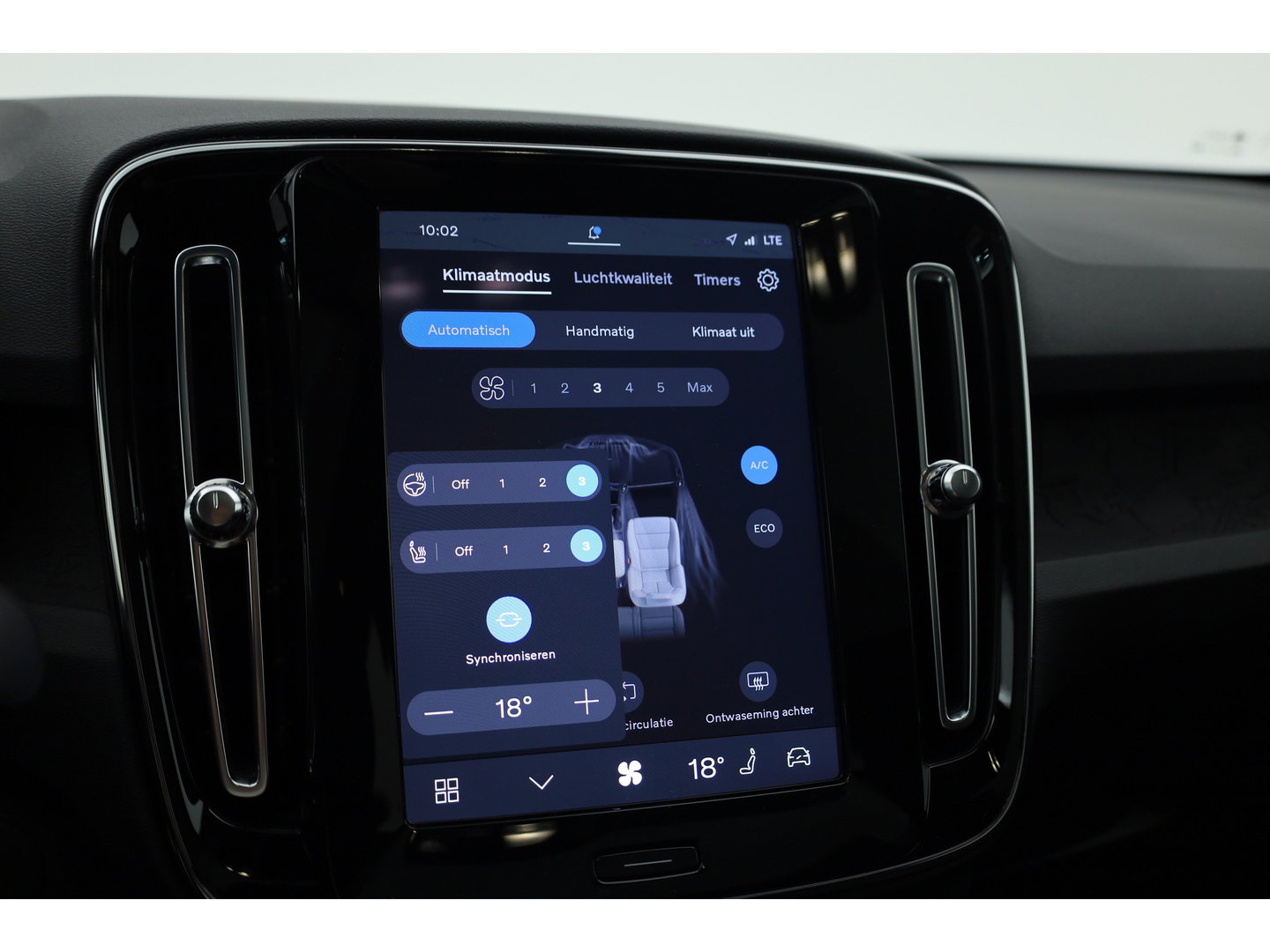 Volvo C40 Recharge Core 69 kWh Pano-dak | Camera | Stoel + stuurverwarming |