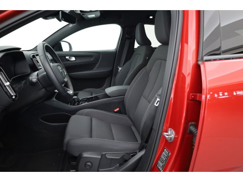 Volvo C40 Recharge Core 69 kWh Pano-dak | Camera | Stoel + stuurverwarming |
