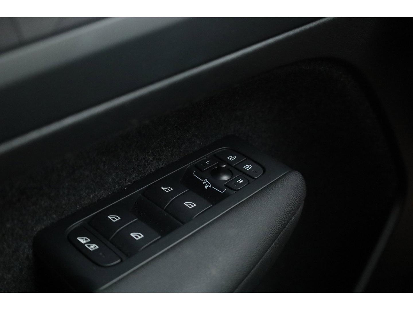 Volvo C40 Recharge Core 69 kWh Pano-dak | Camera | Stoel + stuurverwarming |