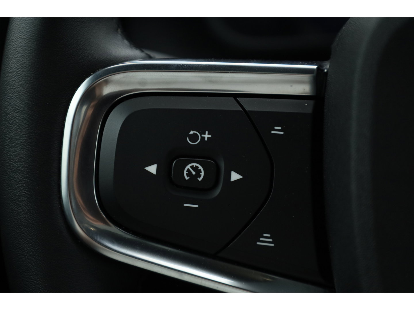 Volvo C40 Recharge Core 69 kWh Pano-dak | Camera | Stoel + stuurverwarming |