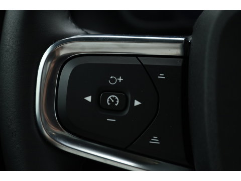 Volvo C40 Recharge Core 69 kWh Pano-dak | Camera | Stoel + stuurverwarming |