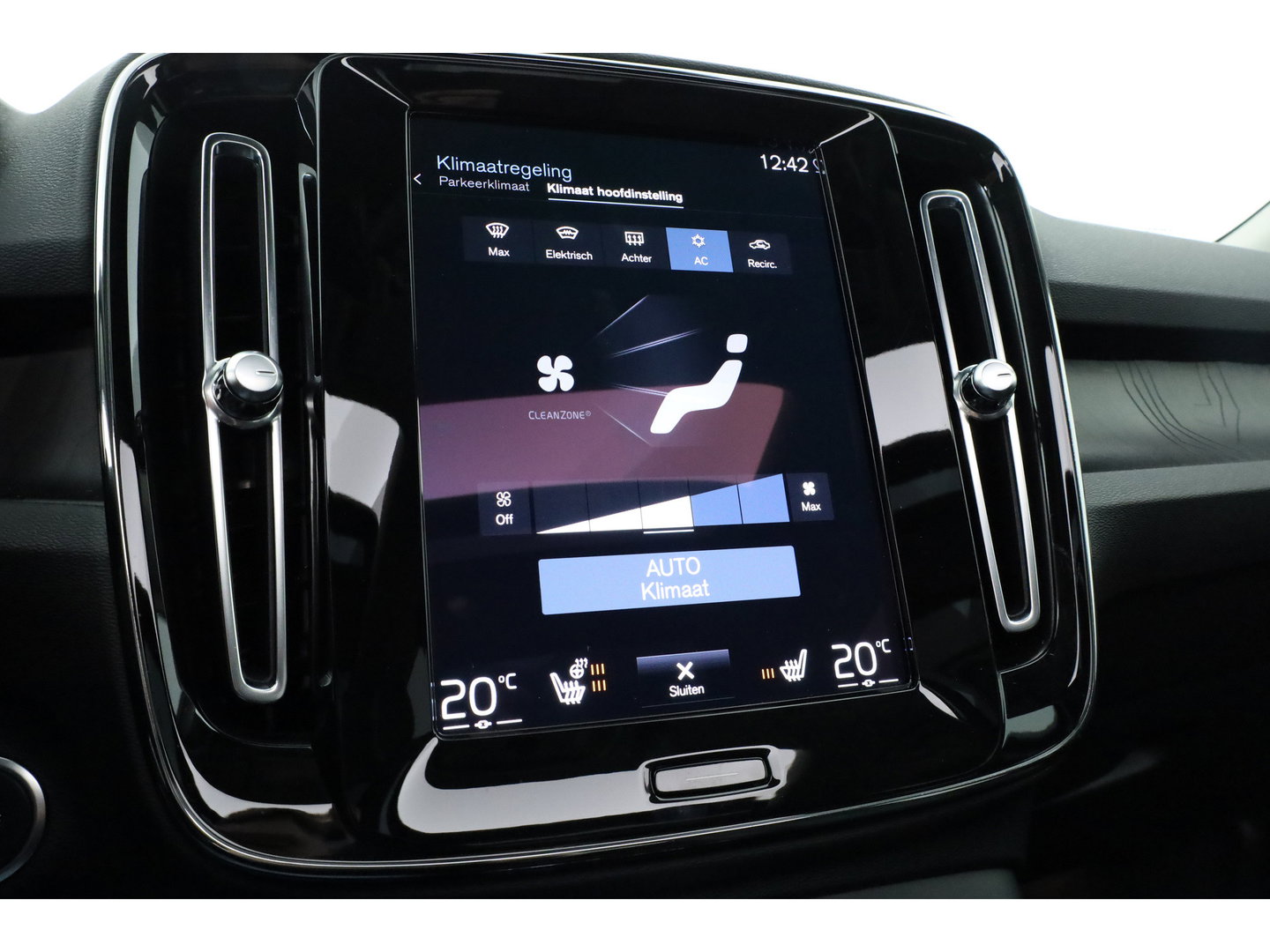 Volvo XC40 1.5 T4 Plug-in hybrid Ultimate Dark | Prijs rijklaar |Pano-dak | Trekhaak | Leder | 360 camera | Voorruitverw. | Adap. Cruise | Blis | H&K audio |