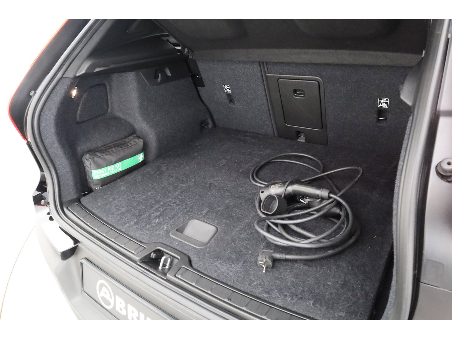 Volvo XC40 1.5 T4 Plug-in hybrid Ultimate Dark | Prijs rijklaar |Pano-dak | Trekhaak | Leder | 360 camera | Voorruitverw. | Adap. Cruise | Blis | H&K audio |