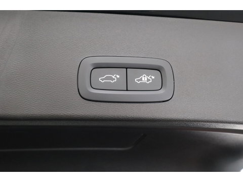 Volvo XC40 1.5 T4 Plug-in hybrid Ultimate Dark | Prijs rijklaar |Pano-dak | Trekhaak | Leder | 360 camera | Voorruitverw. | Adap. Cruise | Blis | H&K audio |