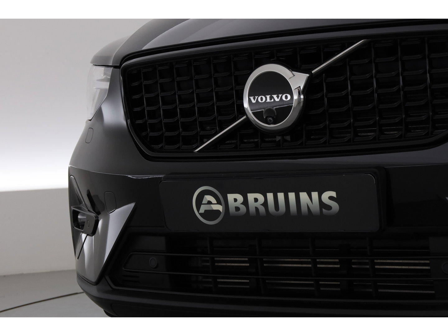 Volvo XC40 1.5 T4 Plug-in hybrid Ultimate Dark | Prijs rijklaar |Pano-dak | Trekhaak | Leder | 360 camera | Voorruitverw. | Adap. Cruise | Blis | H&K audio |