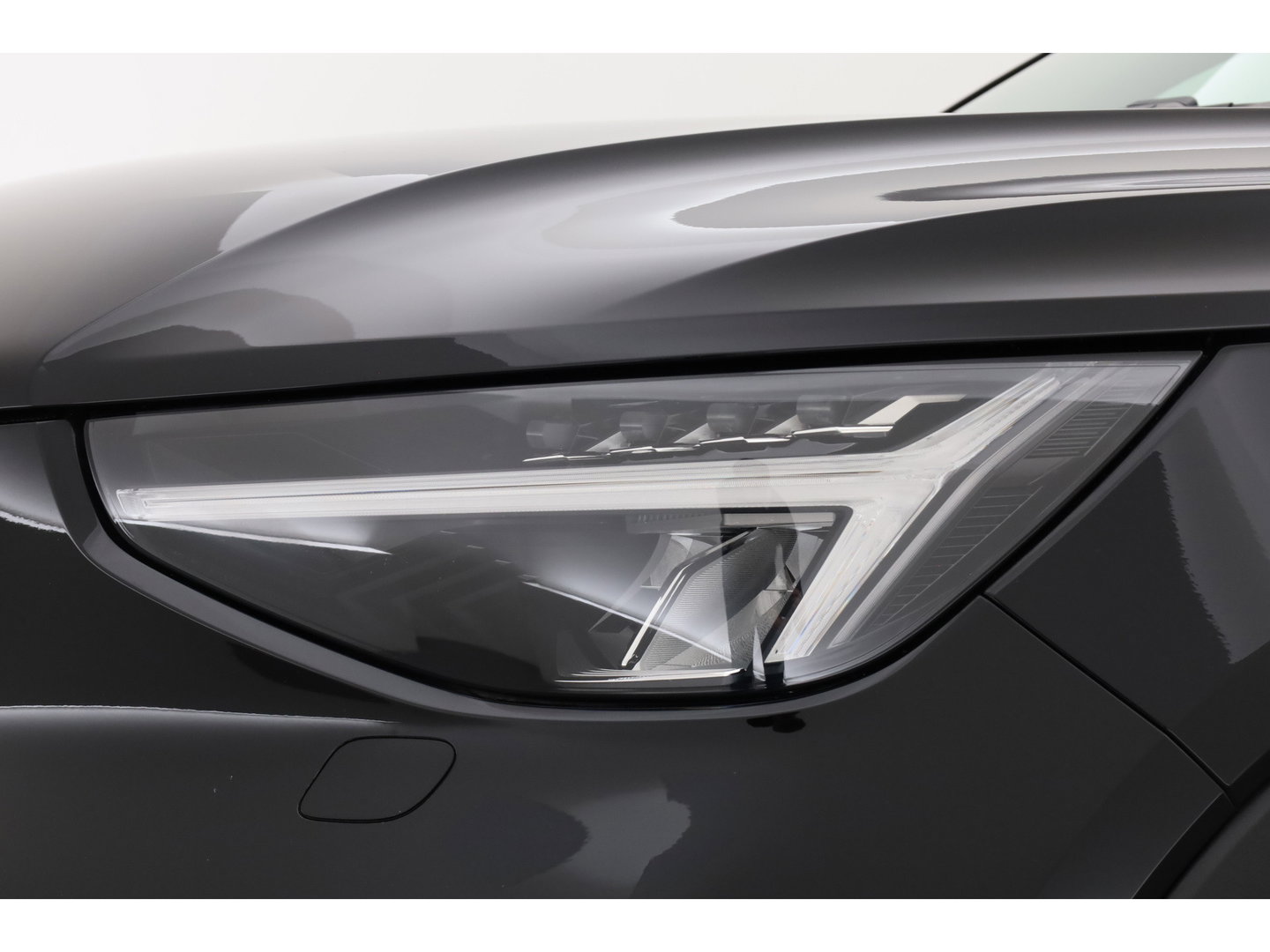 Volvo XC40 1.5 T4 Plug-in hybrid Ultimate Dark | Prijs rijklaar |Pano-dak | Trekhaak | Leder | 360 camera | Voorruitverw. | Adap. Cruise | Blis | H&K audio |