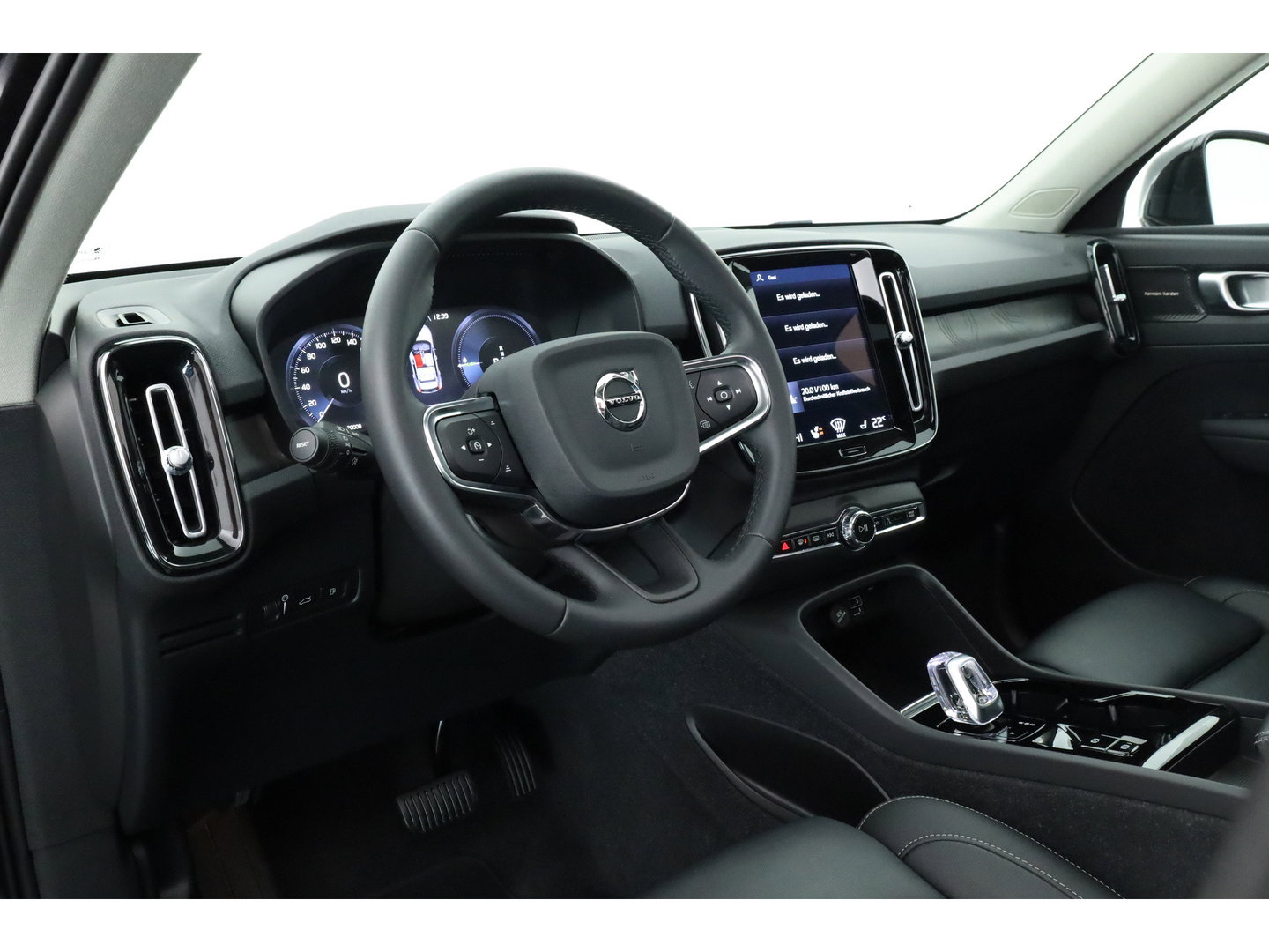 Volvo XC40 1.5 T4 Plug-in hybrid Ultimate Dark | Prijs rijklaar |Pano-dak | Trekhaak | Leder | 360 camera | Voorruitverw. | Adap. Cruise | Blis | H&K audio |