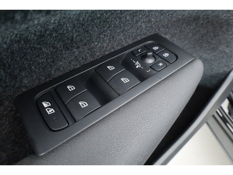 Volvo XC40 1.5 T4 Plug-in hybrid Ultimate Dark | Prijs rijklaar |Pano-dak | Trekhaak | Leder | 360 camera | Voorruitverw. | Adap. Cruise | Blis | H&K audio |