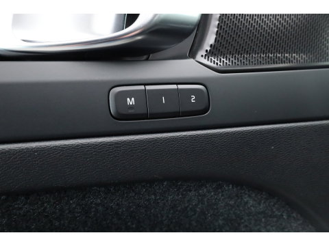 Volvo XC40 1.5 T4 Plug-in hybrid Ultimate Dark | Prijs rijklaar |Pano-dak | Trekhaak | Leder | 360 camera | Voorruitverw. | Adap. Cruise | Blis | H&K audio |