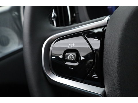 Volvo XC60 2.0 T6 Plug-in hybrid AWD Ultra Black Edition | Pano | 360 cam | Head up | B&W audio | ACC | Blis | Stoel & Stuur verw. |