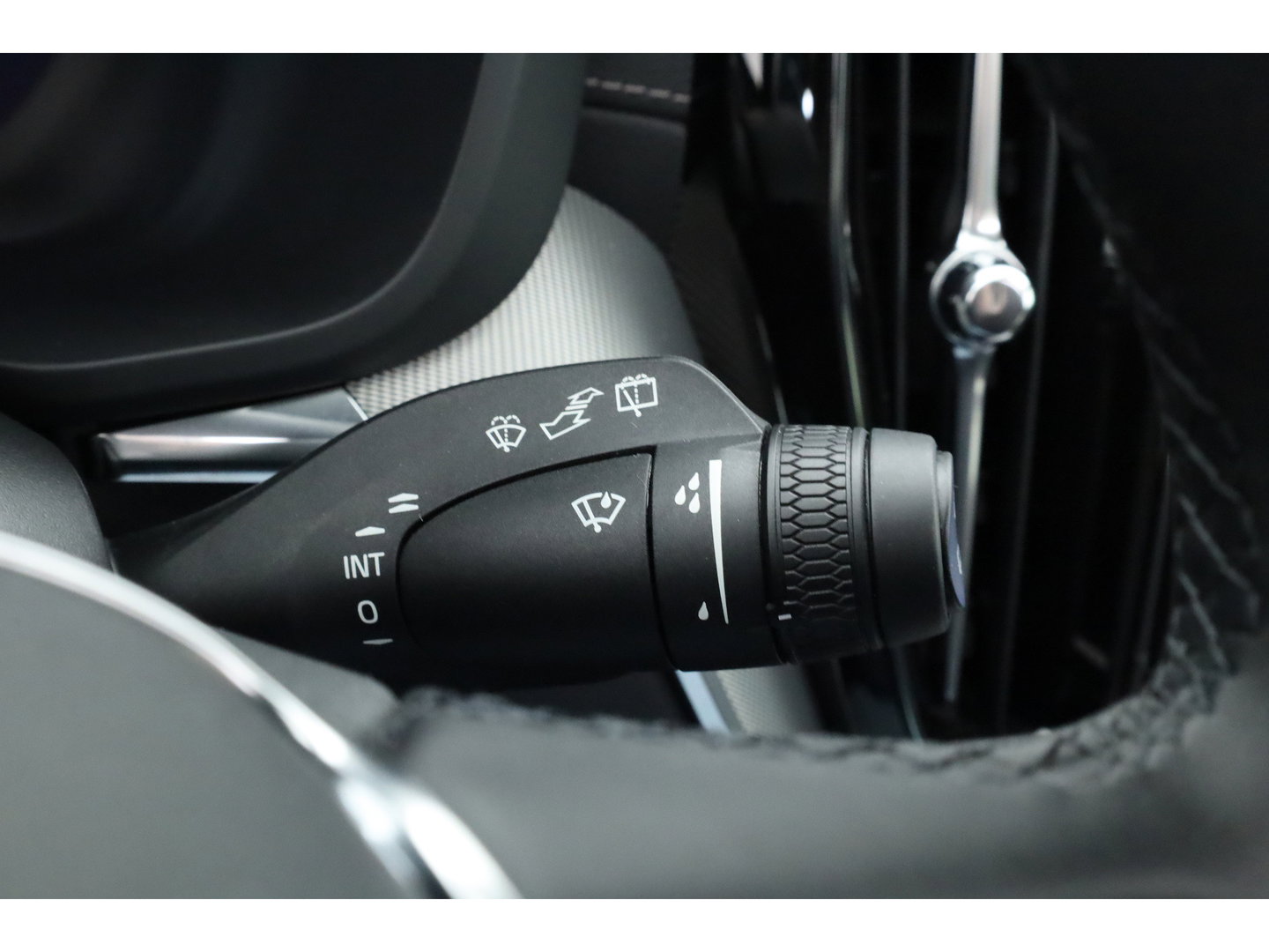 Volvo XC60 2.0 T6 Plug-in hybrid AWD Ultra Black Edition | Pano | 360 cam | Head up | B&W audio | ACC | Blis | Stoel & Stuur verw. |