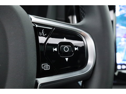Volvo XC60 2.0 T6 Plug-in hybrid AWD Ultra Black Edition | Pano | 360 cam | Head up | B&W audio | ACC | Blis | Stoel & Stuur verw. |