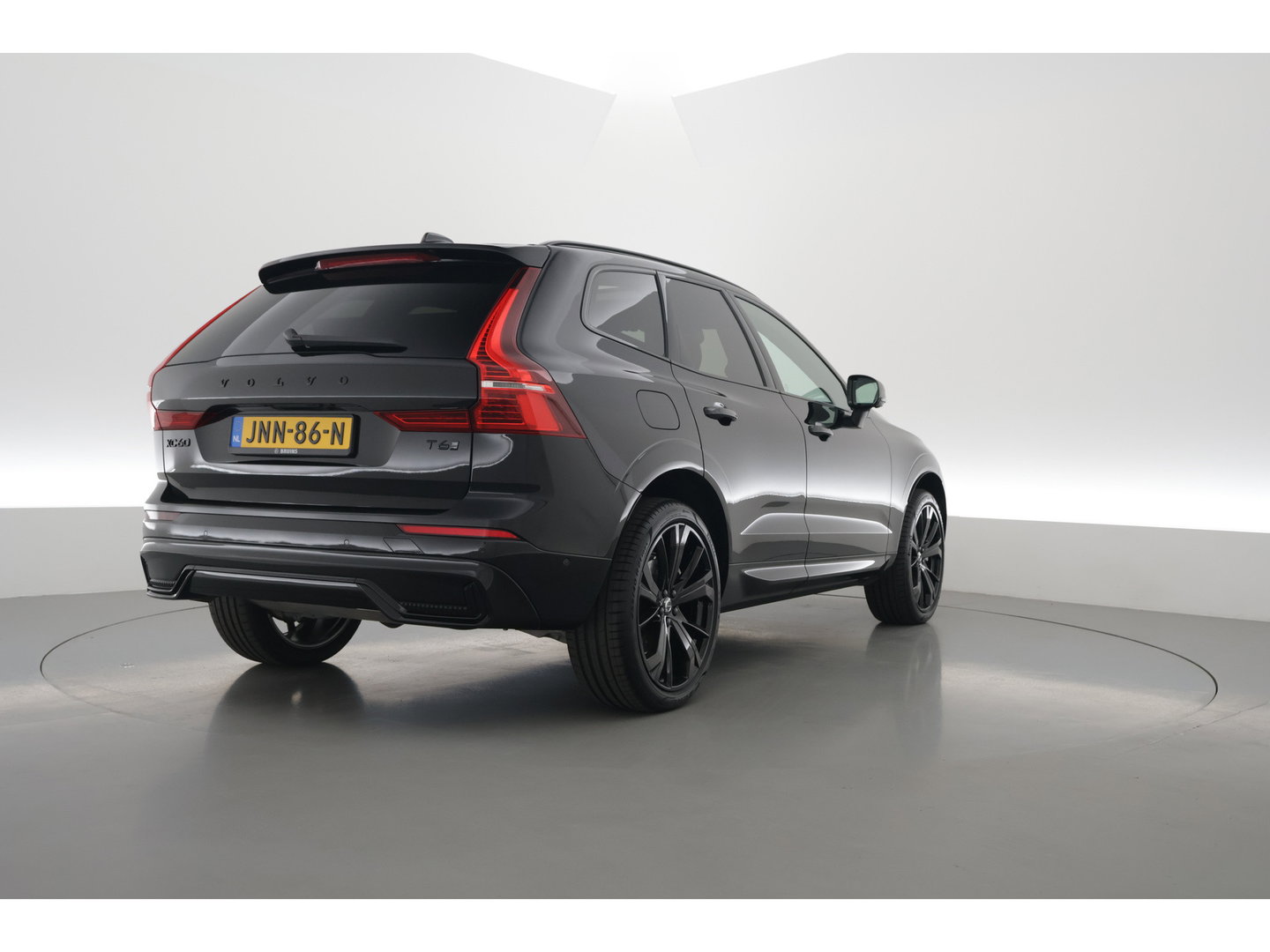 Volvo XC60 2.0 T6 Plug-in hybrid AWD Ultra Black Edition | Pano | 360 cam | Head up | B&W audio | ACC | Blis | Stoel & Stuur verw. |