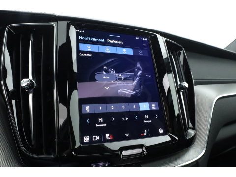 Volvo XC60 2.0 T6 Plug-in hybrid AWD Ultra Black Edition | Pano | 360 cam | Head up | B&W audio | ACC | Blis | Stoel & Stuur verw. |