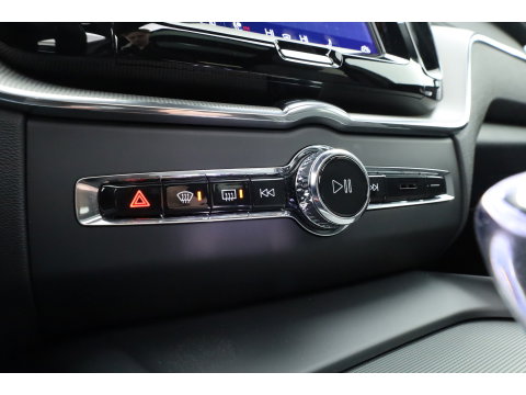 Volvo XC60 2.0 T6 Plug-in hybrid AWD Ultra Black Edition | Pano | 360 cam | Head up | B&W audio | ACC | Blis | Stoel & Stuur verw. |