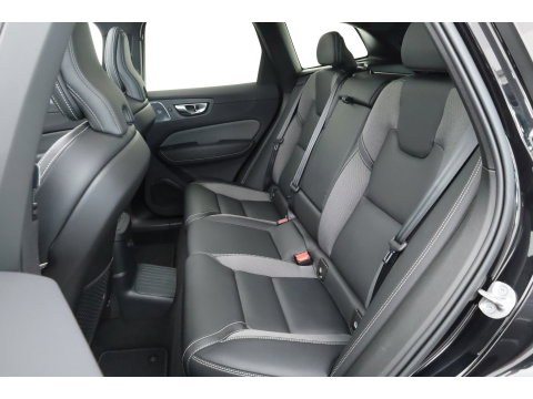 Volvo XC60 2.0 T6 Plug-in hybrid AWD Ultra Black Edition | Pano | 360 cam | Head up | B&W audio | ACC | Blis | Stoel & Stuur verw. |