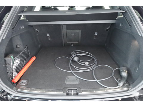 Volvo XC60 2.0 T6 Plug-in hybrid AWD Ultra Black Edition | Pano | 360 cam | Head up | B&W audio | ACC | Blis | Stoel & Stuur verw. |