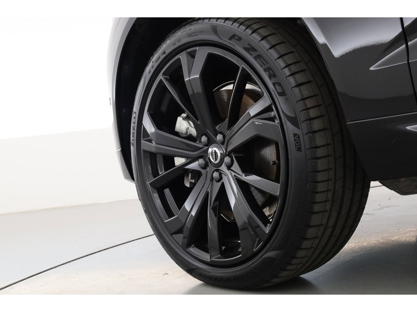 Volvo XC60 2.0 T6 Plug-in hybrid AWD Ultra Black Edition | Pano | 360 cam | Head up | B&W audio | ACC | Blis | Stoel & Stuur verw. |