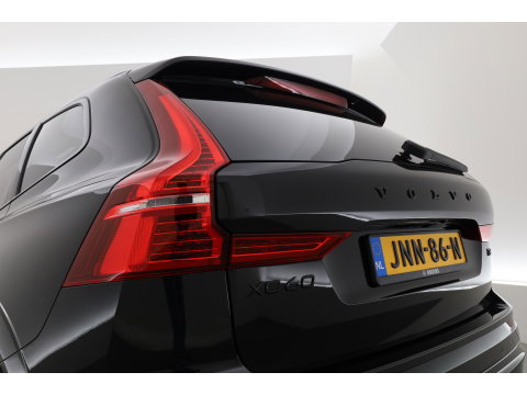 Volvo XC60 2.0 T6 Plug-in hybrid AWD Ultra Black Edition | Pano | 360 cam | Head up | B&W audio | ACC | Blis | Stoel & Stuur verw. |