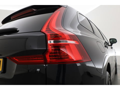 Volvo XC60 2.0 T6 Plug-in hybrid AWD Ultra Black Edition | Pano | 360 cam | Head up | B&W audio | ACC | Blis | Stoel & Stuur verw. |